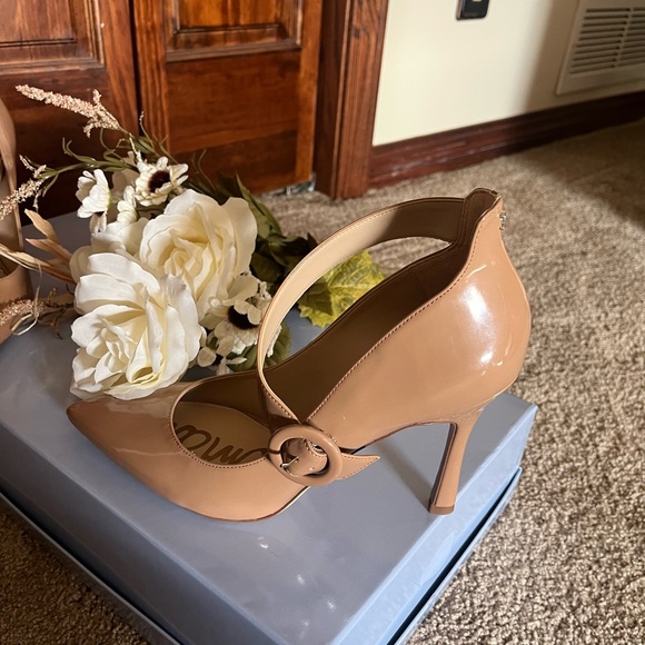 Sam Edelman Chic Tan Heels with Strap - Picture 2 of 4